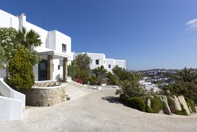 Tharroe of Mykonos