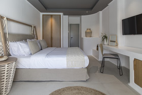 Adorno Beach Hotel & Suites
