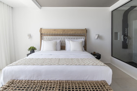 Adorno Beach Hotel & Suites