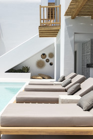Adorno Beach Hotel & Suites