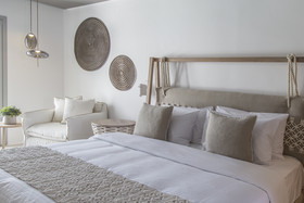 Adorno Beach Hotel & Suites