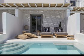 Adorno Beach Hotel & Suites