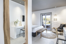 Adorno Beach Hotel & Suites