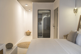 Adorno Beach Hotel & Suites