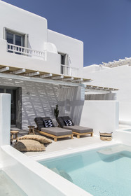 Adorno Beach Hotel & Suites
