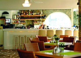 Kamari Hotel