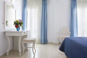 Kamari Hotel
