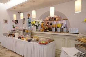 Kamari Hotel