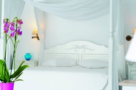 Kamari Hotel