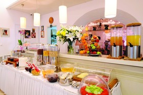 Kamari Hotel