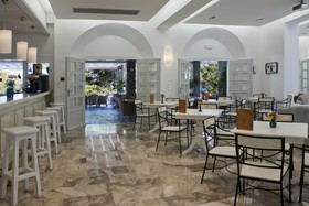 Kamari Hotel