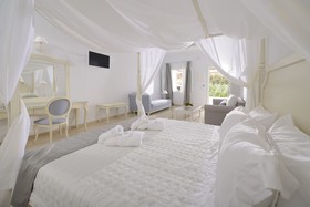 Kamari Hotel