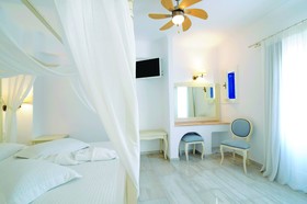 Kamari Hotel