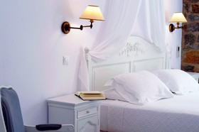 Kamari Hotel