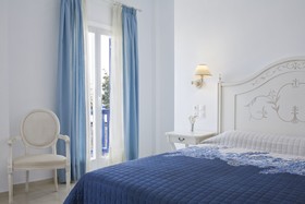 Kamari Hotel