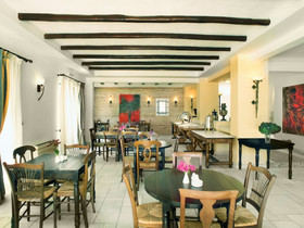 Pelican Bay Hotel