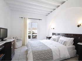 Pelican Bay Hotel