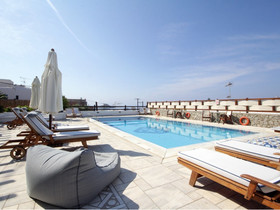 Pelican Bay Hotel