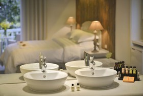 Petinos Hotel