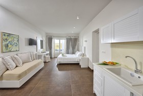 Petinos Hotel