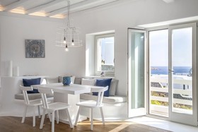 Villa Blue - White by Thea-Concept