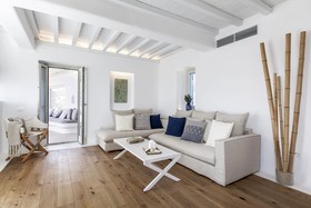 Villa Blue - White by Thea-Concept