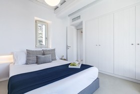 Villa Blue - White by Thea-Concept