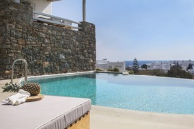 Villa Blue - White by Thea-Concept