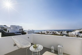 Villa Blue - White by Thea-Concept