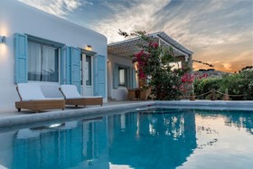 Etesians Luxury Suites