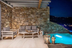 Etesians Luxury Suites