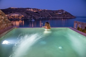 Etesians Luxury Suites