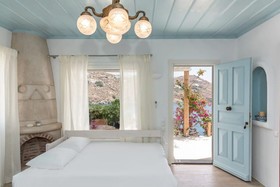 Etesians Luxury Suites