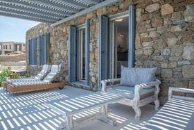 Etesians Luxury Suites