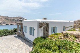 Etesians Luxury Suites
