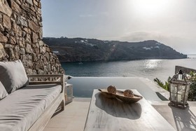 Etesians Luxury Suites