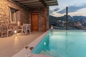 Etesians Luxury Suites