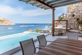Etesians Luxury Suites