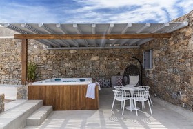 Etesians Luxury Suites