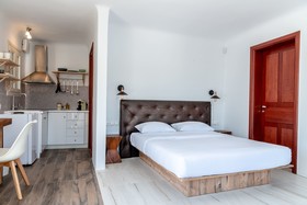 Etesians Luxury Suites