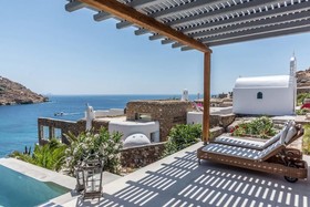 Etesians Luxury Suites