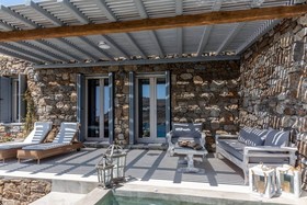 Etesians Luxury Suites