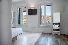 Etesians Luxury Suites