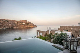 Etesians Luxury Suites