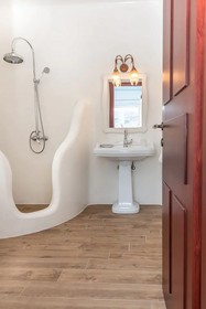 Etesians Luxury Suites