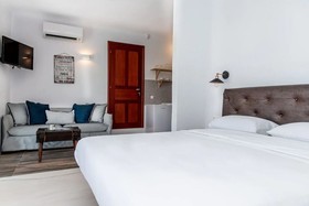 Etesians Luxury Suites