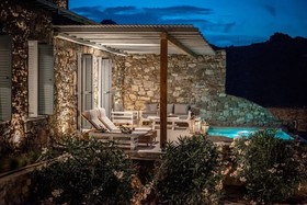Etesians Luxury Suites