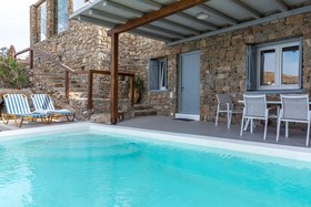 Etesians Luxury Suites