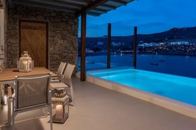 Etesians Luxury Suites