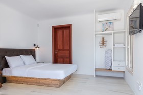 Etesians Luxury Suites